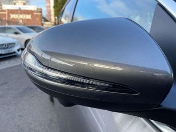 MERCEDES-BENZ GLA Gla 220D 4Matic Amg Line Premium Plus 5Dr Auto