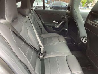 MERCEDES-BENZ CLA Cla 220D Amg Line Premium Plus 5Dr Tip Auto