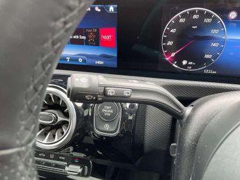 MERCEDES-BENZ CLA Cla 220D Amg Line Premium Plus 5Dr Tip Auto