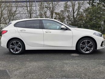 BMW 1 SERIES 118I [136] Sport 5Dr Step Auto [Live Cockpit Pro]