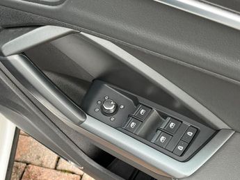 AUDI Q3 40 Tdi 200 Quattro Black Edition 5Dr S Tronic[C+S]