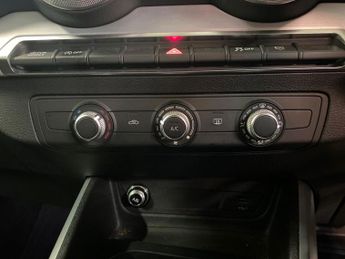 AUDI Q2 1.5 Tfsi Cod 35 S Line Suv 5Dr Petrol S Tronic Euro 6 (S/S) (150