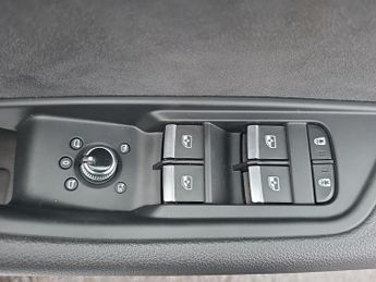 AUDI A4 2.0 Tfsi 40 S Line Estate 5Dr Petrol S Tronic Euro 6 (S/S) (204 