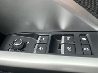 AUDI Q3 1.5 Tfsi Cod 35 Sport Suv 5Dr Petrol S Tronic Euro 6 (S/S) (150 