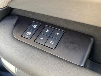 LAND ROVER DISCOVERY 3.0 D300 Mhev Dynamic Hse Suv 5Dr Diesel Auto 4Wd Euro 6 (S/S) (