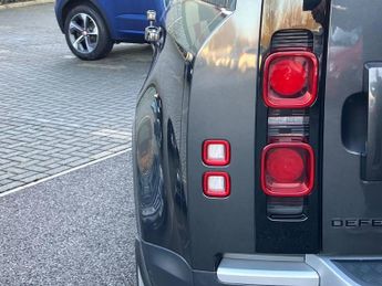 LAND ROVER DEFENDER 3.0 D250 Hard Top Se Auto [3 Seat]