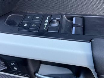 LAND ROVER DEFENDER 3.0 D250 Hard Top Se Auto [3 Seat]