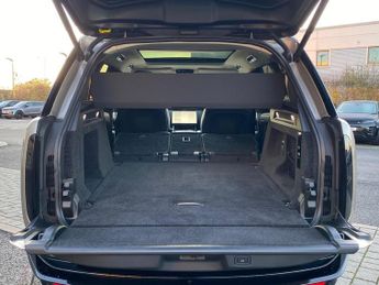 LAND ROVER RANGE ROVER 3.0 P440E Hse 4Dr Auto