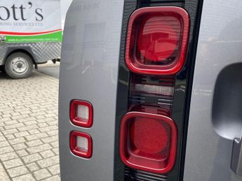 LAND ROVER DEFENDER 3.0 D300 Mhev X-Dynamic Se Suv 5Dr Diesel Auto 4Wd Euro 6 (S/S) 