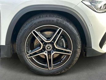 MERCEDES-BENZ GLA Gla 220D 4Matic Amg Line Executive 5Dr Auto