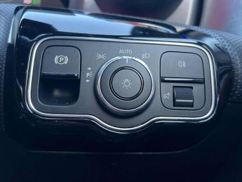 Mercedes-Benz CLA Cla 180 Amg Line Premium Plus 4Dr Tip Auto