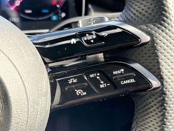 MERCEDES-BENZ GLC Glc 300 4Matic Amg Line Premium 5Dr 9G-Tronic