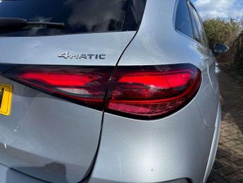 MERCEDES-BENZ GLC Glc 300 4Matic Amg Line Premium 5Dr 9G-Tronic