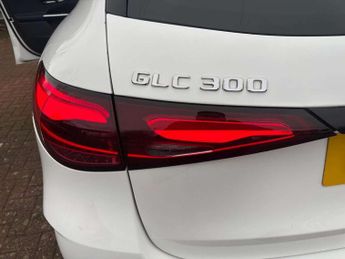 MERCEDES-BENZ GLC Glc 300 4Matic Amg Line Premium 5Dr 9G-Tronic