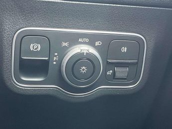 MERCEDES-BENZ GLA Gla 220D 4Matic Amg Line Premium Plus 5Dr Auto