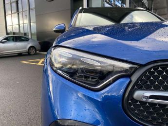 MERCEDES-BENZ GLC Glc 300 4Matic Amg Line Premium Plus 5Dr 9G-Tronic