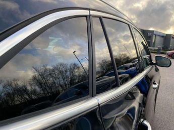 MERCEDES-BENZ GLA Gla 220D 4Matic Amg Line Premium Plus 5Dr Auto