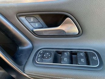 Mercedes-Benz CLA Cla 200 Amg Line Premium Plus 4Dr Tip Auto