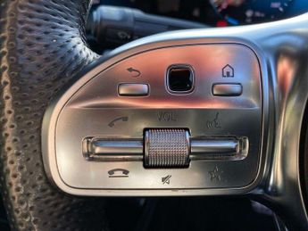 Mercedes-Benz CLA Cla 200 Amg Line Premium Plus 4Dr Tip Auto