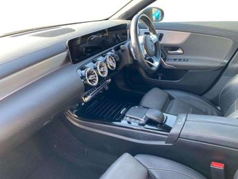 Mercedes-Benz CLA Cla 200 Amg Line Premium Plus 4Dr Tip Auto