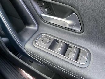 MERCEDES-BENZ CLA Cla 220D Amg Line Premium Plus 5Dr Tip Auto