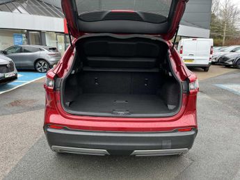 NISSAN QASHQAI 1.3 Dig-T 160 N-Connecta 5Dr Dct