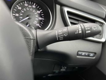 NISSAN QASHQAI 1.3 Dig-T 160 N-Connecta 5Dr Dct
