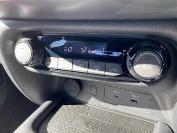 NISSAN JUKE 1.6 Hybrid N-Connecta 5Dr Auto