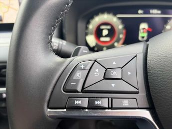 NISSAN JUKE 1.0 Dig-T N-Connecta 5Dr Dct