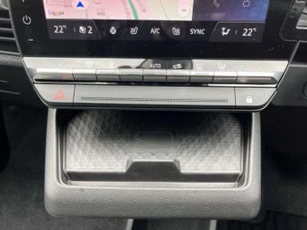 RENAULT MEGANE E-TECH Ev60 160Kw Iconic 60Kwh Optimum Charge 5Dr Auto