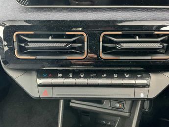 RENAULT 4 110Kw Techno 52Kwh Comfort Range 5Dr Auto