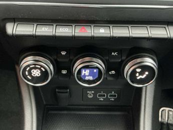 Renault CAPTUR 1.6 E-Tech Hybrid 145 Iconic Edition 5Dr Auto