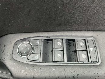 Renault CAPTUR 1.6 E-Tech Hybrid 145 Iconic Edition 5Dr Auto