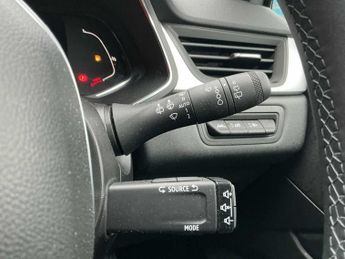 Renault CAPTUR 1.6 E-Tech Hybrid 145 Iconic Edition 5Dr Auto