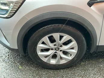 Renault CAPTUR 1.6 E-Tech Hybrid 145 Iconic Edition 5Dr Auto