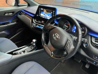 TOYOTA C-HR 1.2T Dynamic 5Dr Cvt