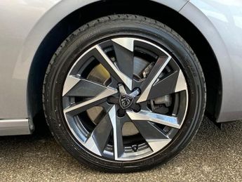 PEUGEOT 308 1.6 Plug-In Hybrid Allure Premium 5Dr E-Eat8