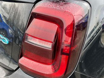 FIAT 500 42Kwh La Prima Hatchback 3Dr Electric Auto (118 Ps)