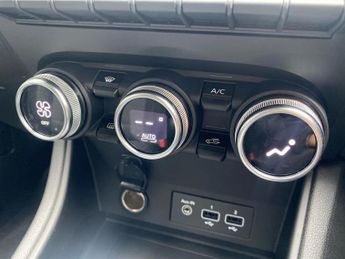 RENAULT CAPTUR 1.6 E-Tech Evolution Suv 5Dr Petrol Hybrid Auto Euro 6 (S/S) (14