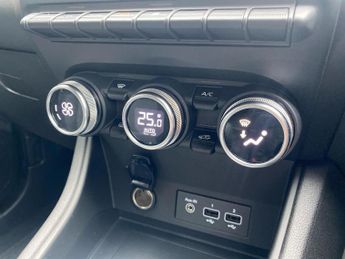 RENAULT CAPTUR 1.6 E-Tech Evolution Suv 5Dr Petrol Hybrid Auto Euro 6 (S/S) (14