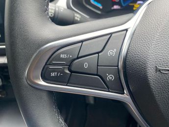 RENAULT CAPTUR 1.6 E-Tech Evolution Suv 5Dr Petrol Hybrid Auto Euro 6 (S/S) (14