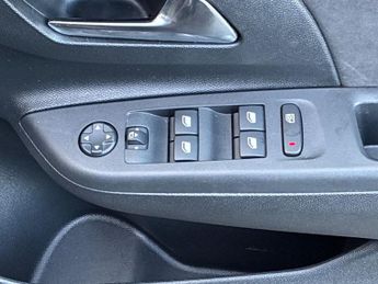 VAUXHALL CORSA 50Kwh Ultimate Hatchback 5Dr Electric Auto (136 Ps)