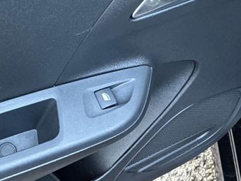 VAUXHALL CORSA 50Kwh Ultimate Hatchback 5Dr Electric Auto (136 Ps)