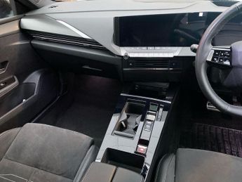 VAUXHALL ASTRA 54Kwh Ultimate Hatchback 5Dr Electric Auto (156 Ps)