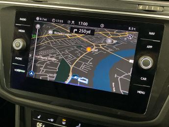 VOLKSWAGEN TIGUAN 1.5 Tsi R-Line Suv 5Dr Petrol Dsg Euro 6 (S/S) (150 Ps)