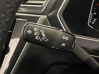 VOLKSWAGEN TIGUAN 1.5 Tsi R-Line Edition Suv 5Dr Petrol Dsg Euro 6 (S/S) (150 Ps)