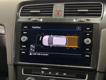 VOLKSWAGEN GOLF 35.8Kwh E-Golf Hatchback 5Dr Electric Auto (136 Ps)