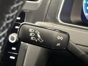 VOLKSWAGEN GOLF 35.8Kwh E-Golf Hatchback 5Dr Electric Auto (136 Ps)