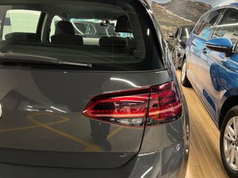 VOLKSWAGEN GOLF 35.8Kwh E-Golf Hatchback 5Dr Electric Auto (136 Ps)