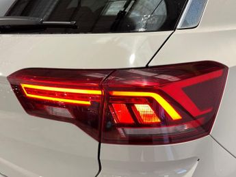 VOLKSWAGEN T-ROC 2.0 Tsi R-Line Suv 5Dr Petrol Dsg 4Motion Euro 6 (S/S) (190 Ps)